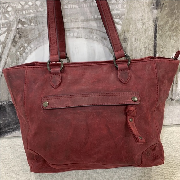 ❤️💜🩷Frye Melissa Zip Tote Bag Distressed Leather -Sangria- MSRP $398 - Picture 4 of 16